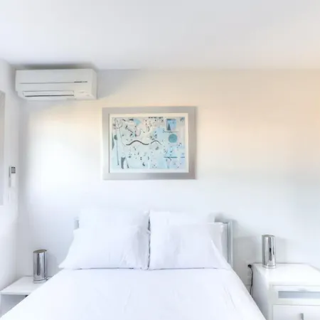 Mimosas Furnished Flat Антиб